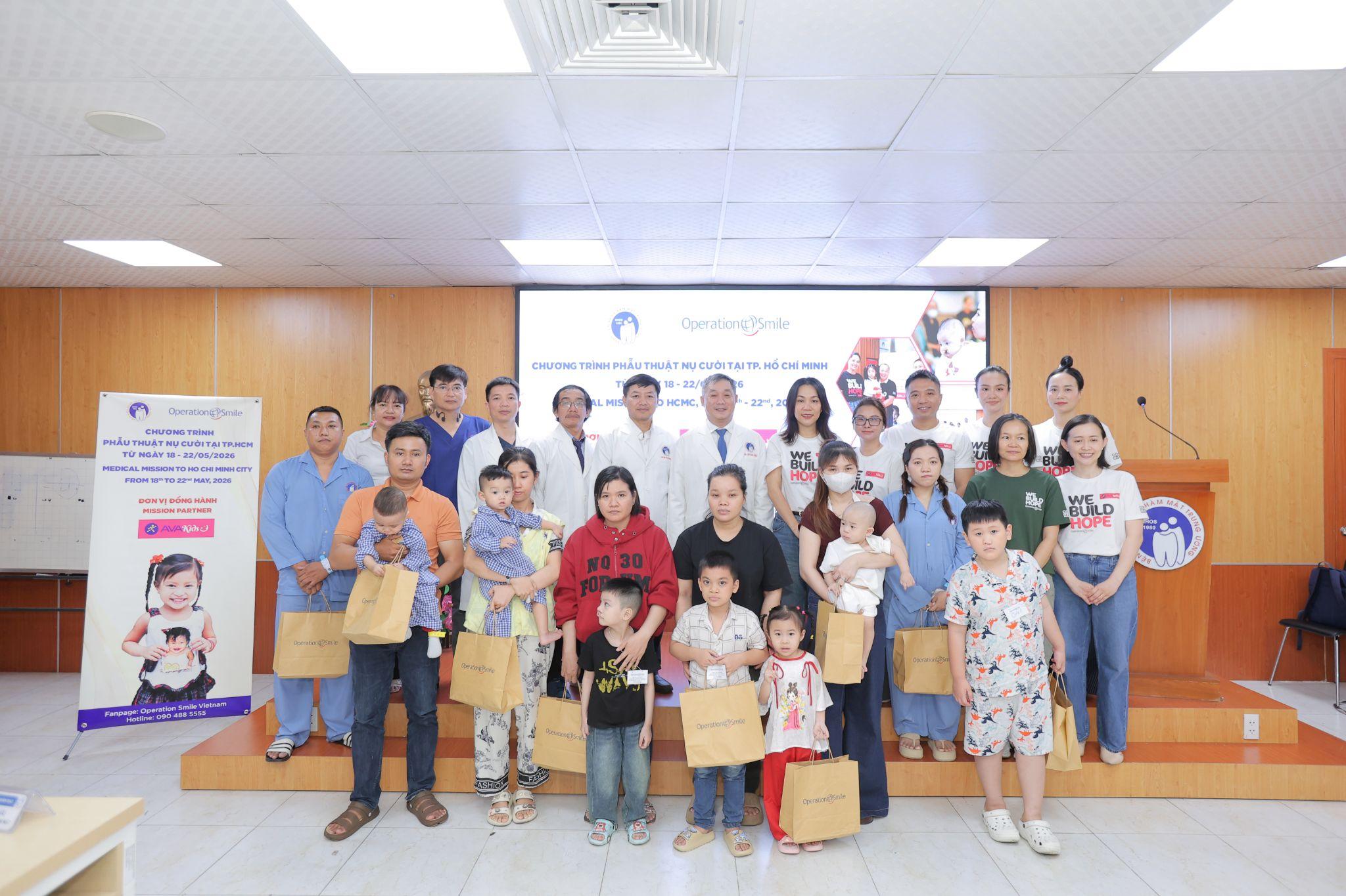 Hồi sinh nụ cười trẻ thơ: AVAKids và Operation Smile triển khai đợt phẫu thuật miễn phí đầu tiên của giai đoạn mới - 1