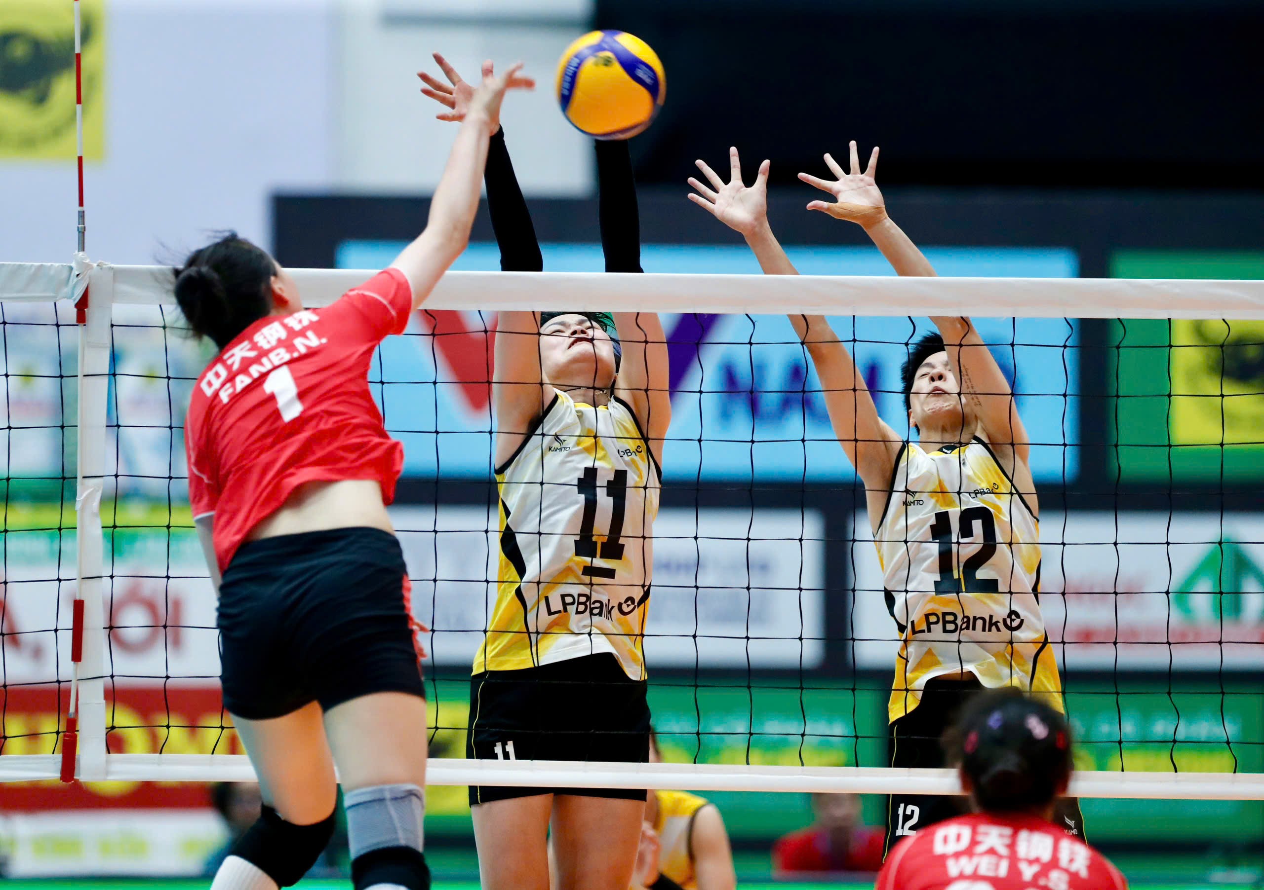 Kết quả bóng chuyền Jiangsu - Ninh Bình: Ngược dòng đỉnh cao, đoạt vé chung kết (Cúp VTV9 - Bình Điền) - 1