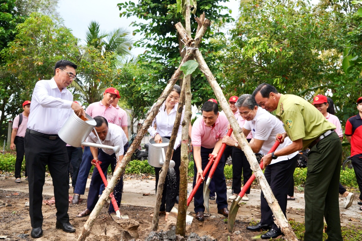 C.P. Việt Nam chung sức phát triển mảng xanh, nâng cao chất lượng sống cho cộng đồng - 4