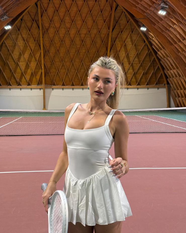 Cô giáo tennis được săn đón nhất nước Mỹ, học viên mê mẩn nhờ vóc dáng cuốn hút - 1