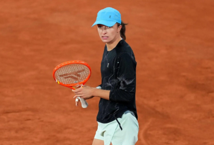 "Kiếp nạn" hot girl 17 tuổi ra mắt Roland Garros, đụng ngay "Nữ hoàng" Swiatek - 2