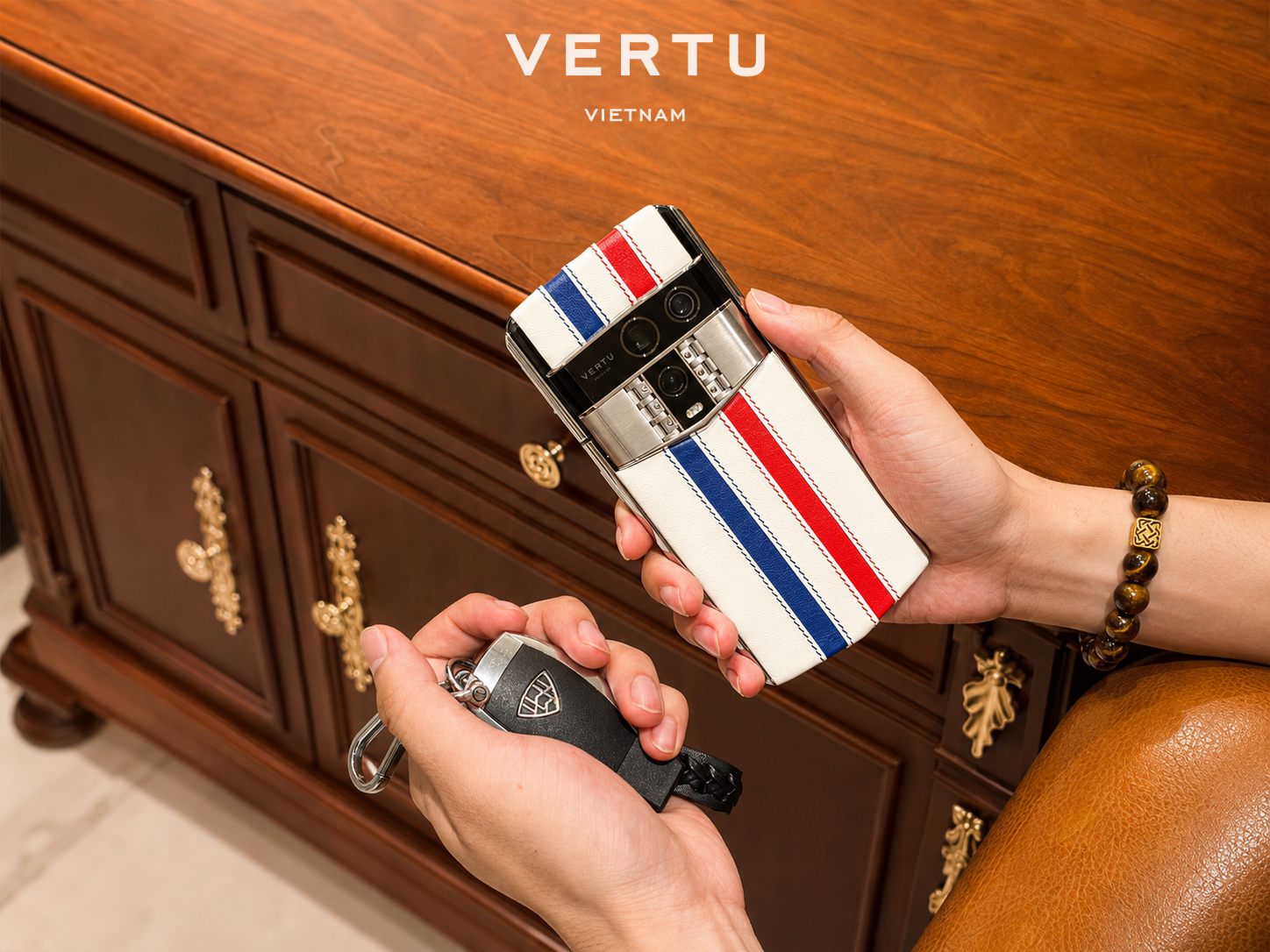 Cận cảnh Vertu Agent Q World Cup Edition, smartphone AI dành cho giới sưu tầm - 2