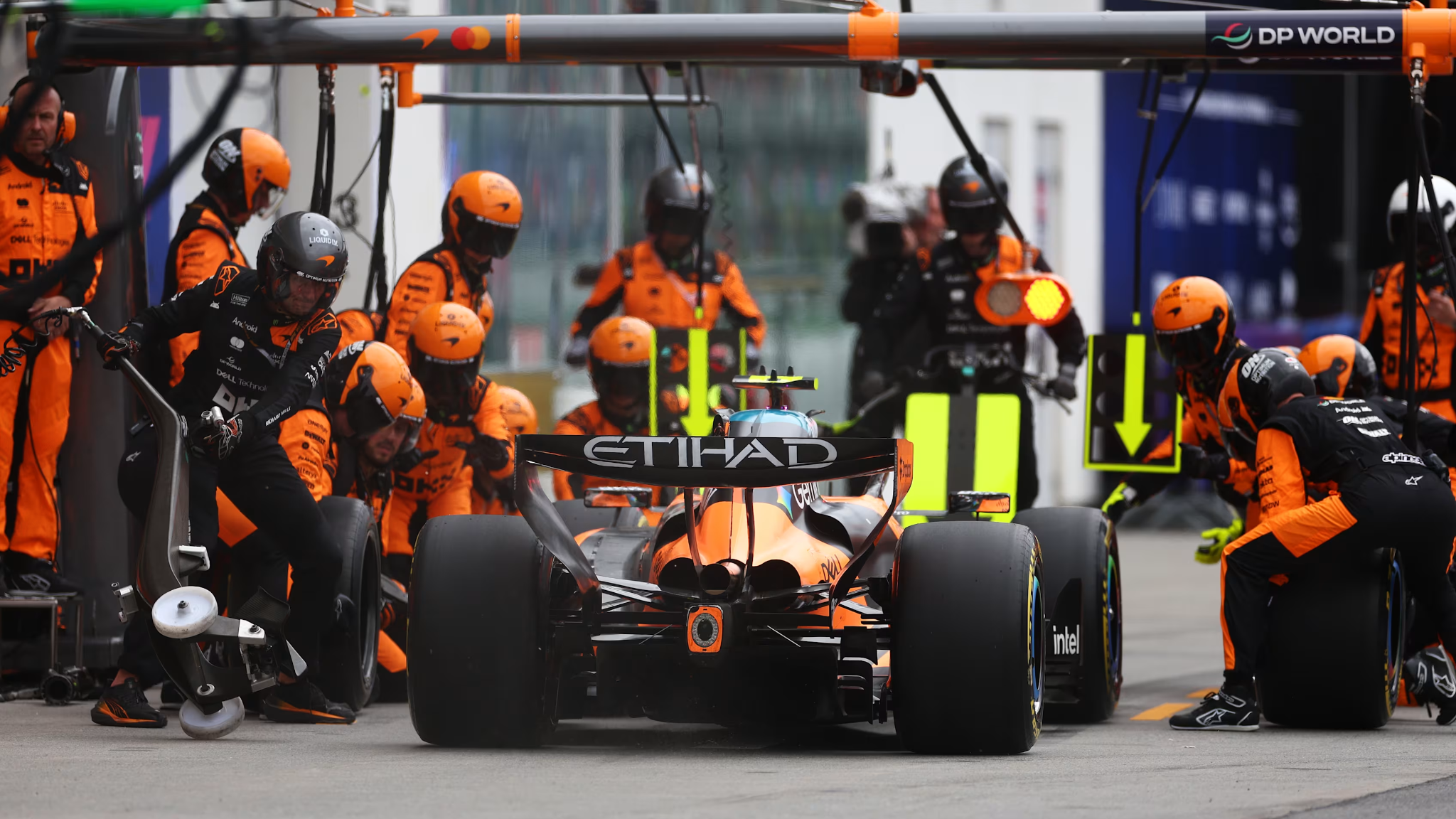 Đua xe F1, Canadian GP: Antonelli đoạt chiến thắng, Russell trắng tay rời cuộc chơi - 2