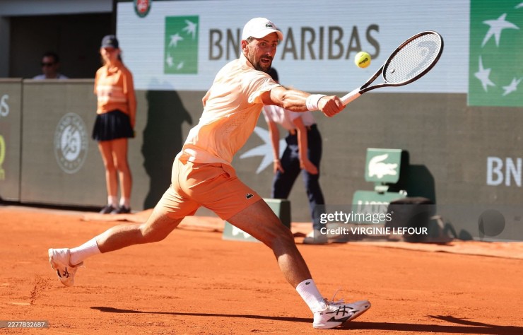 Video tennis Royer - Djokovic: Tie-break căng thẳng trong set 3 (Roland Garros) - 1