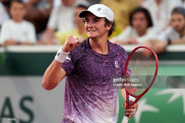 Hấp dẫn tennis Roland Garros: Sao trẻ Fonseca kịch chiến 5 set, hẹn đấu Djokovic - 1