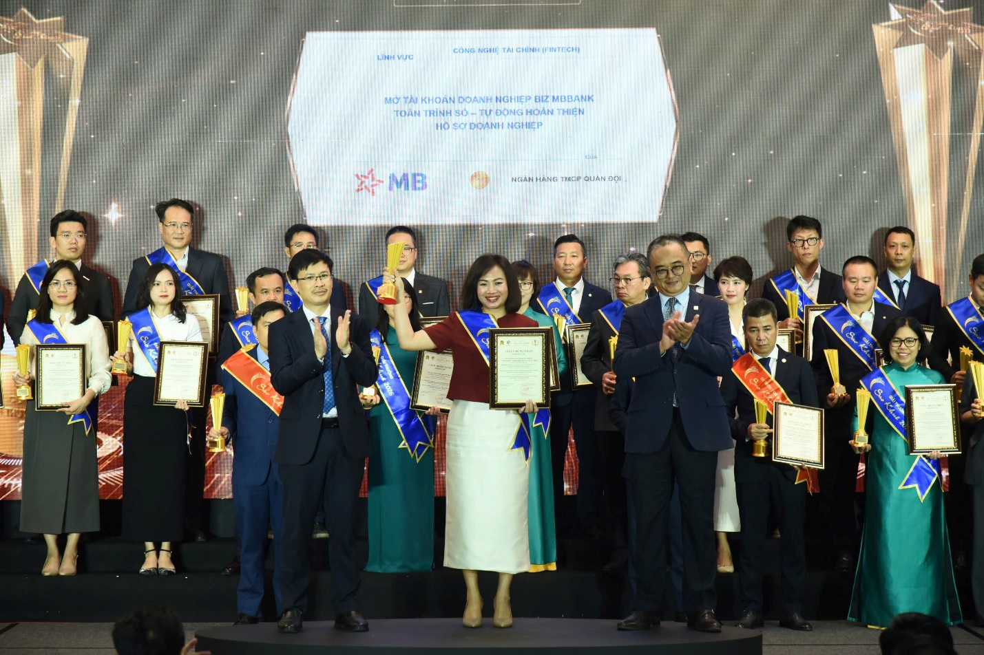 MB ghi dấu ấn với 5 giải thưởng Sao Khuê 2026  - 2