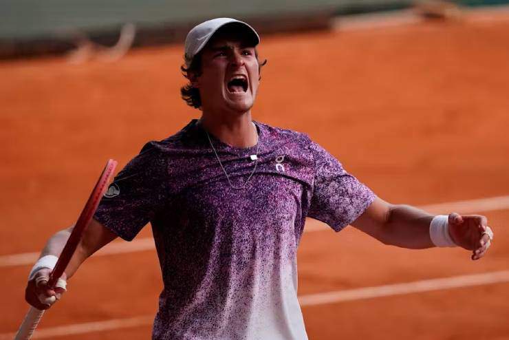 Fonseca thắng lịch sử Djokovic: Tung 3 "cú đấm chí tử" ở Roland Garros - 3