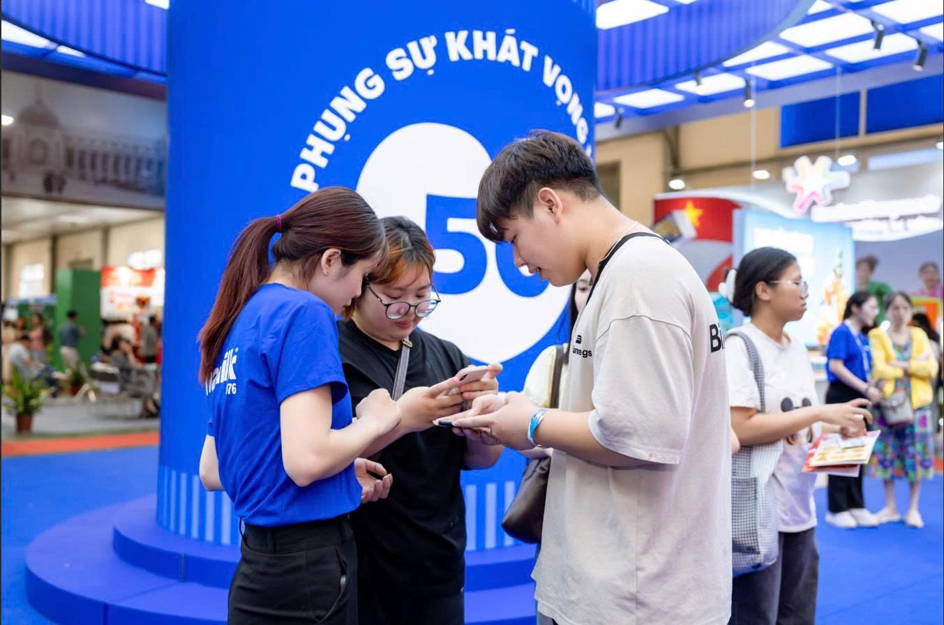 Tái hiện 50 năm phụng sự bằng trải nghiệm, gian hàng Vinamilk hút khách tại triển lãm sữa 2026 - 3