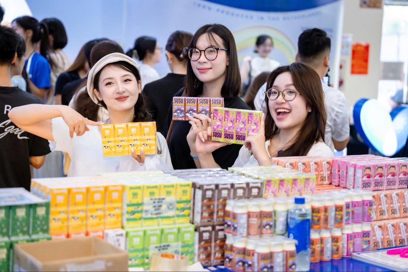 Tái hiện 50 năm phụng sự bằng trải nghiệm, gian hàng Vinamilk hút khách tại triển lãm sữa 2026 - 4