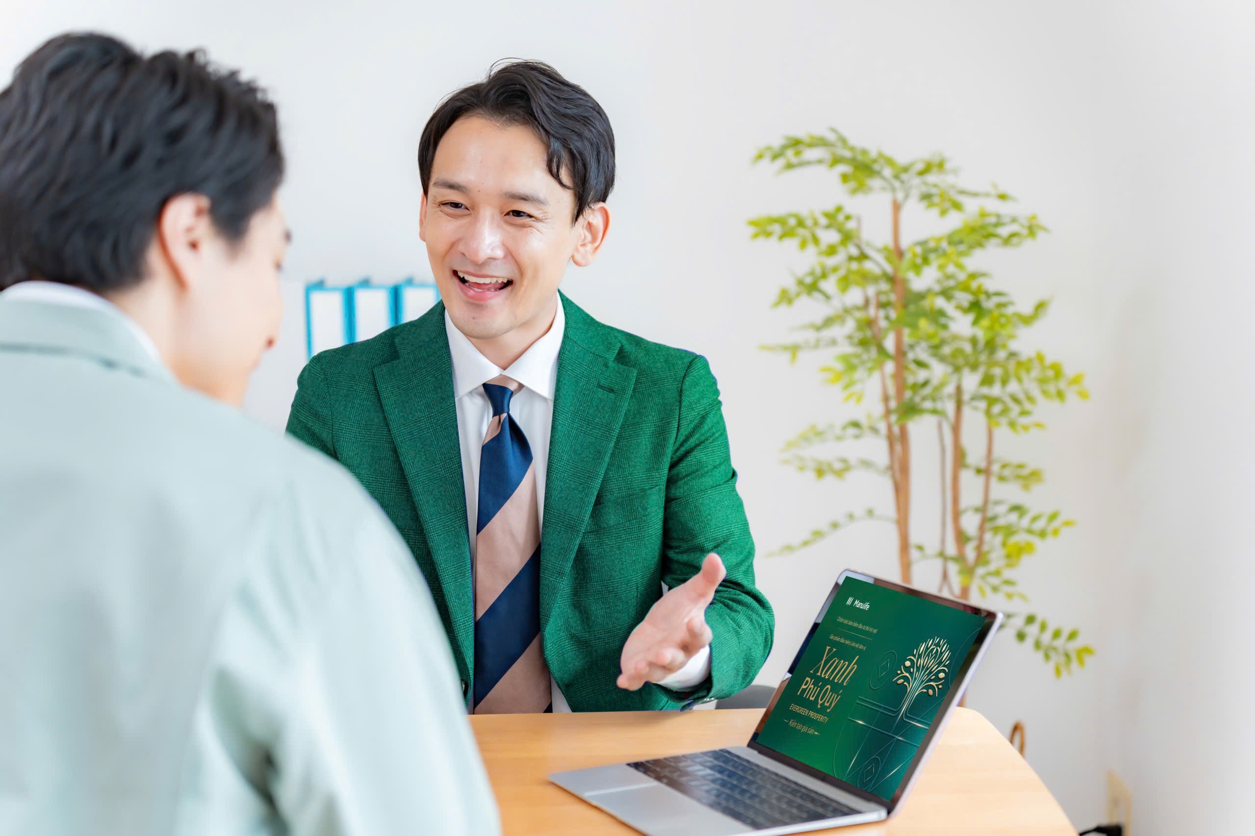 Vì sao nhân sự bất động sản, ngân hàng lâu năm… chuyển sang tư vấn bảo hiểm? - 2