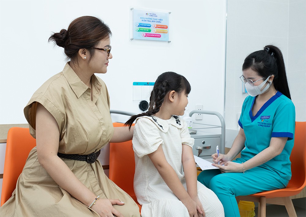 Bé gái 12 tuổi tại 4 tỉnh khó khăn sẽ được ưu tiên tiêm vắc xin HPV miễn phí từ năm nay - 1