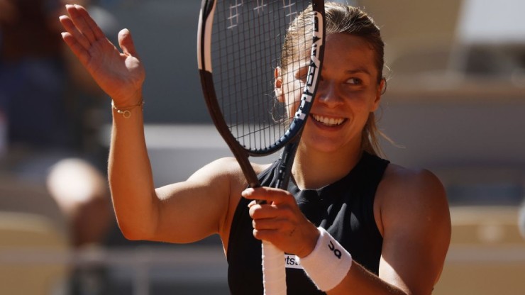 "Đóa hồng" Ba Lan hết tiền trả khách sạn, vẫn gây chấn động vào bán kết Roland Garros - 1