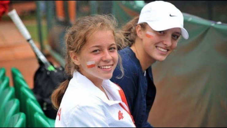 "Đóa hồng" Ba Lan hết tiền trả khách sạn, vẫn gây chấn động vào bán kết Roland Garros - 2
