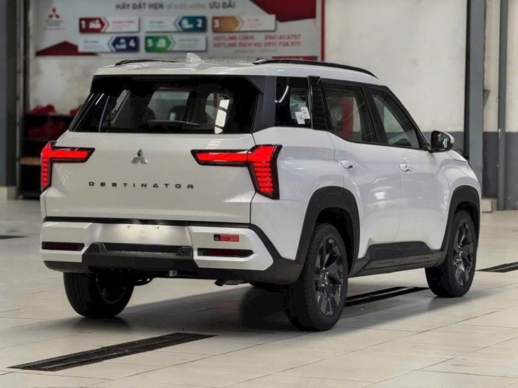 Mitsubishi Destinator giảm giá tới 60 triệu đồng, tăng sức ép lên Mazda CX-5 - 3