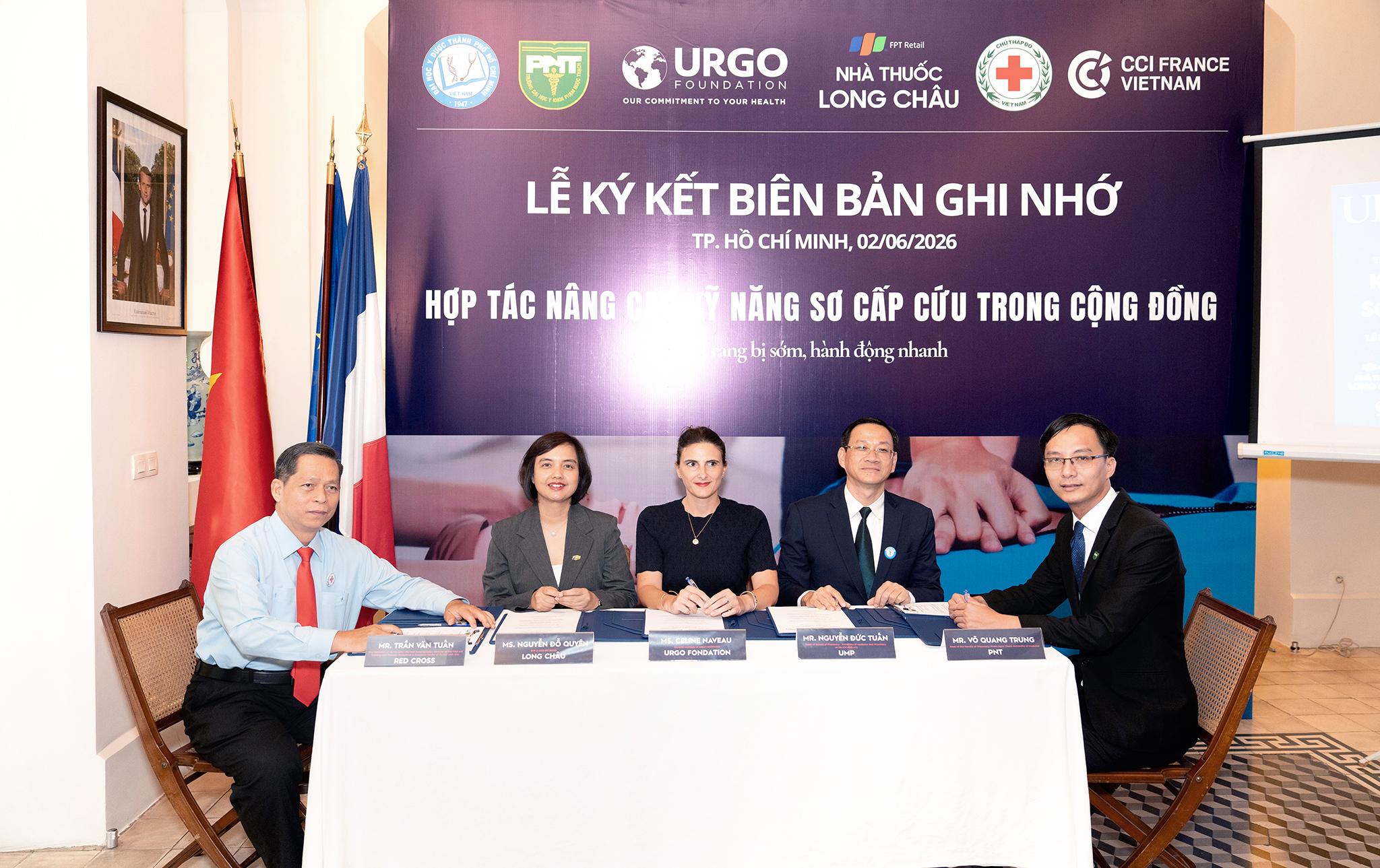 Hơn 22.000 dược sĩ Long Châu sẽ được đào tạo để trở thành tình nguyện viên sơ cấp cứu cộng đồng - 1