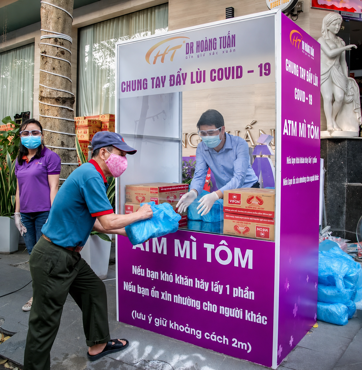 BS Hoàng Tuấn điều trị miễn phí cho 50 bệnh nhân đặc biệt khó khăn - 1