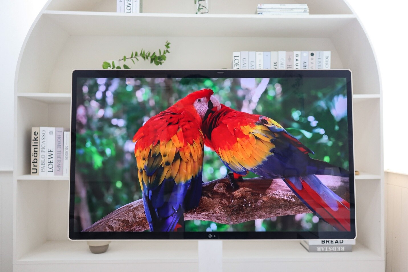 LG Smart Monitor Swing - màn hình sáng tạo gắn kết gia đình trẻ - 1
