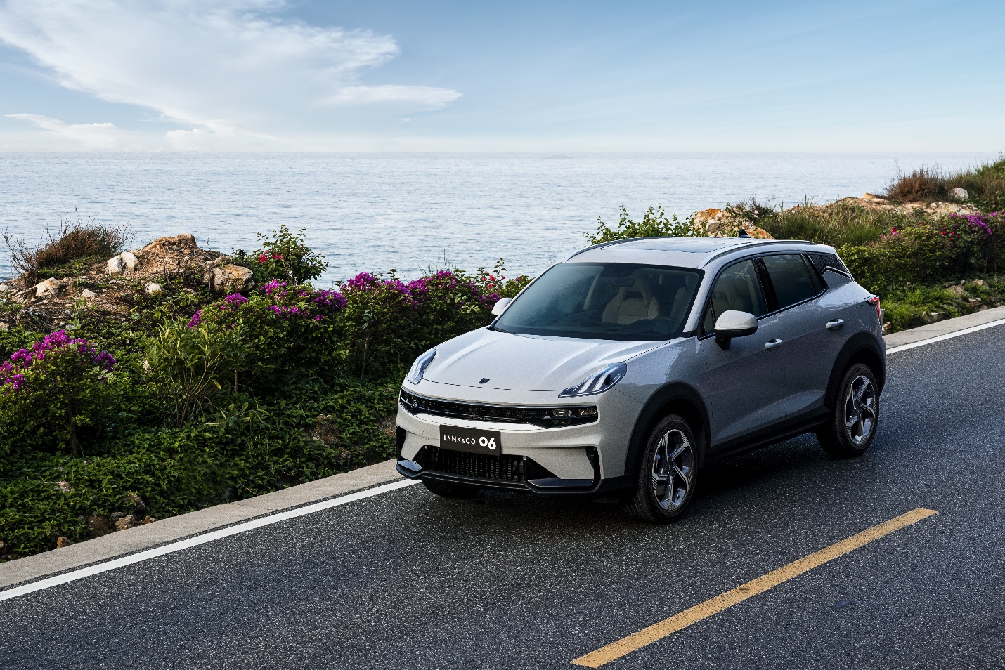 SUV đô thị Lynk & Co 06 ưu đãi 100% lệ phí trước bạ, giá thực tế chỉ từ 650 triệu đồng - 2