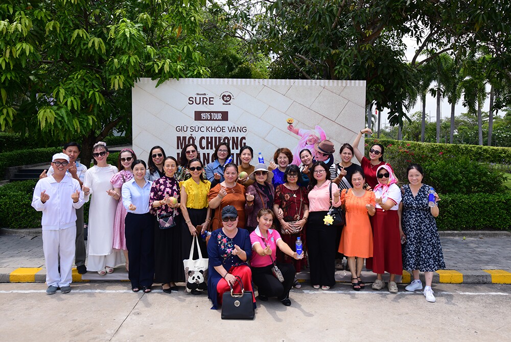 Vinamilk đón thế hệ “đồng niên” tham quan nhà máy với lời hứa chăm sóc sức khỏe bằng dinh dưỡng chất lượng - 1