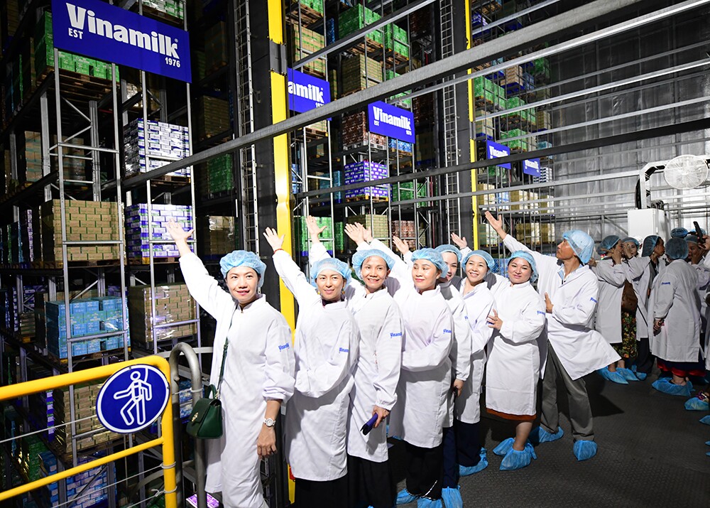Vinamilk đón thế hệ “đồng niên” tham quan nhà máy với lời hứa chăm sóc sức khỏe bằng dinh dưỡng chất lượng - 4