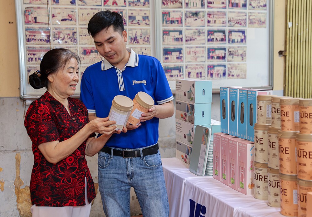 Vinamilk đón thế hệ “đồng niên” tham quan nhà máy với lời hứa chăm sóc sức khỏe bằng dinh dưỡng chất lượng - 9