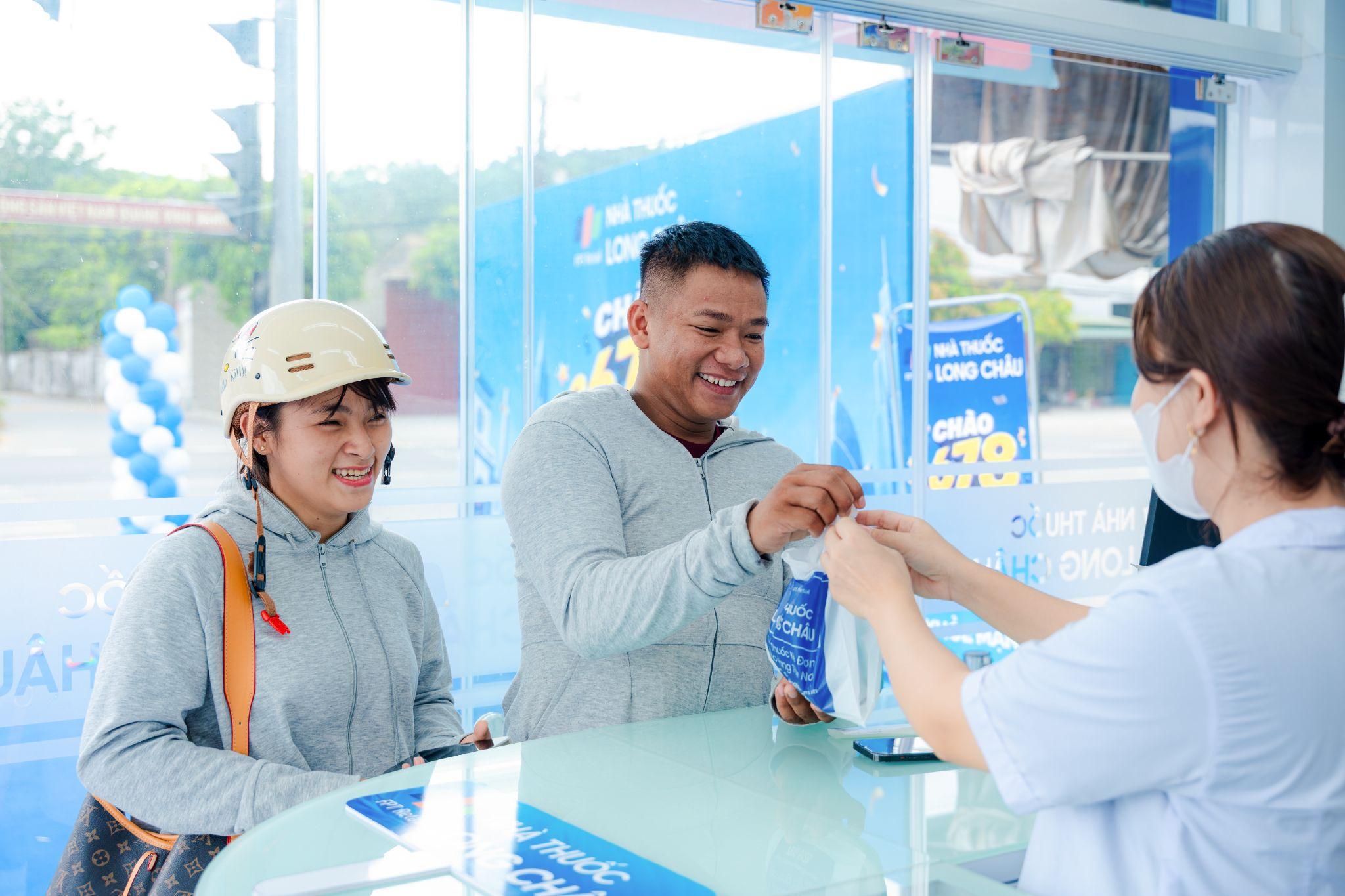 Long Châu chạm mốc 2.678 nhà thuốc: Hành trình kiên tâm nâng chất “điểm chạm y tế đầu tiên” vì một Việt Nam khỏe mạnh - 3