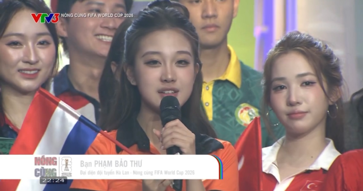 Hot girl lập kỷ lục chưa từng có, 18 tuổi đã khuấy đảo "Nóng cùng World Cup" - 1