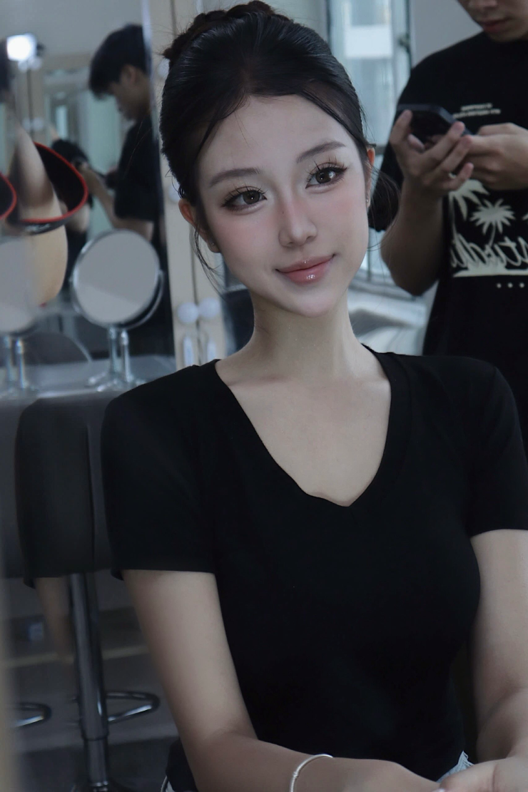 Hot girl lập kỷ lục chưa từng có, 18 tuổi đã khuấy đảo "Nóng cùng World Cup" - 3