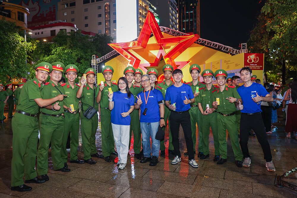 Vinamilk mang đến những trạm tiếp năng lượng giữa Gala “Tổ quốc bình yên” - 1