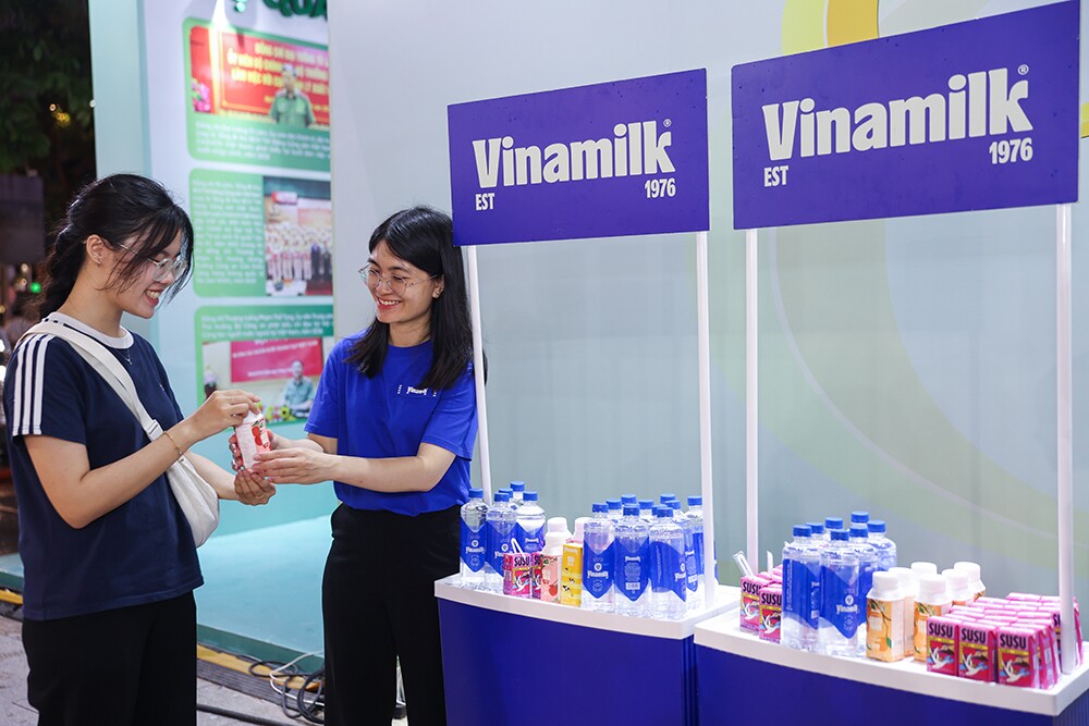 Vinamilk mang đến những trạm tiếp năng lượng giữa Gala “Tổ quốc bình yên” - 11