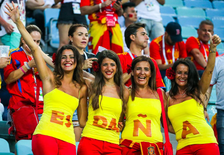 Dàn mỹ nhân Tây Ban Nha khuấy đảo World Cup, bạn gái Yamal báo tin vui - 2