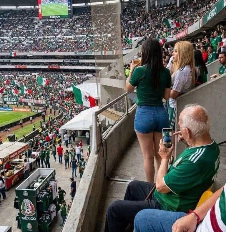 Khán đài World Cup dậy sóng: Mỹ nhân hứa "cởi sạch", cô gái bị chụp lén "vòng 3" - 3