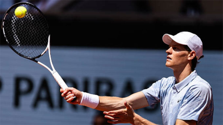 Sinner làm điều kỳ quặc trước Wimbledon: Thiên tài hay canh bạc "tự hủy"? - 1
