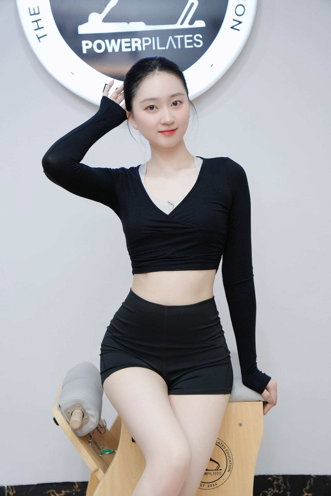 Người đẹp Yoga khoe vòng eo "con kiến" 60cm, hết mình cổ vũ Haaland ở World Cup - 9