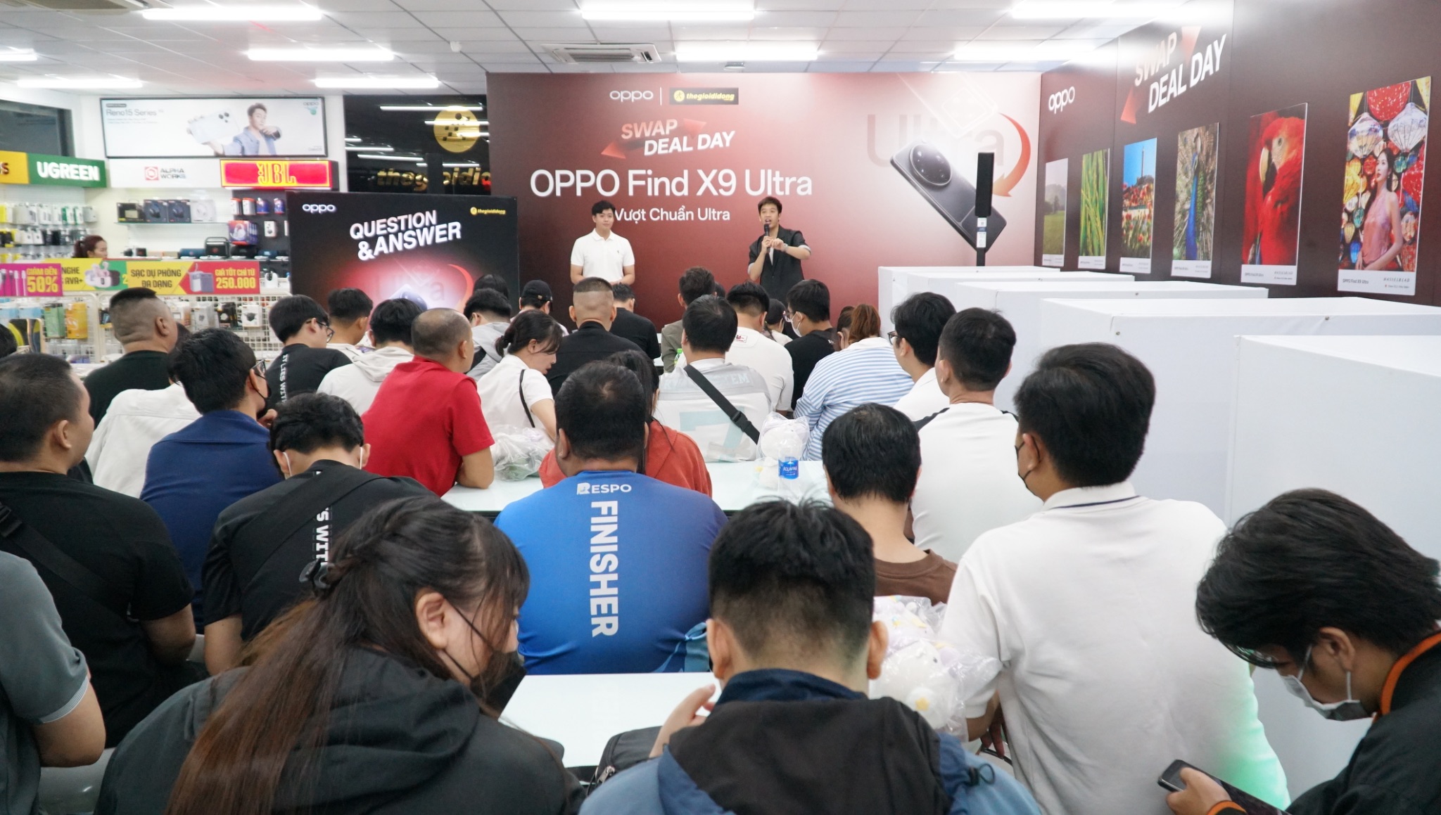 Tín đồ công nghệ đồng loạt đổ bộ Thế Giới Di Động, mang Ultra cũ đổi siêu phẩm OPPO Find X9 Ultra - 1