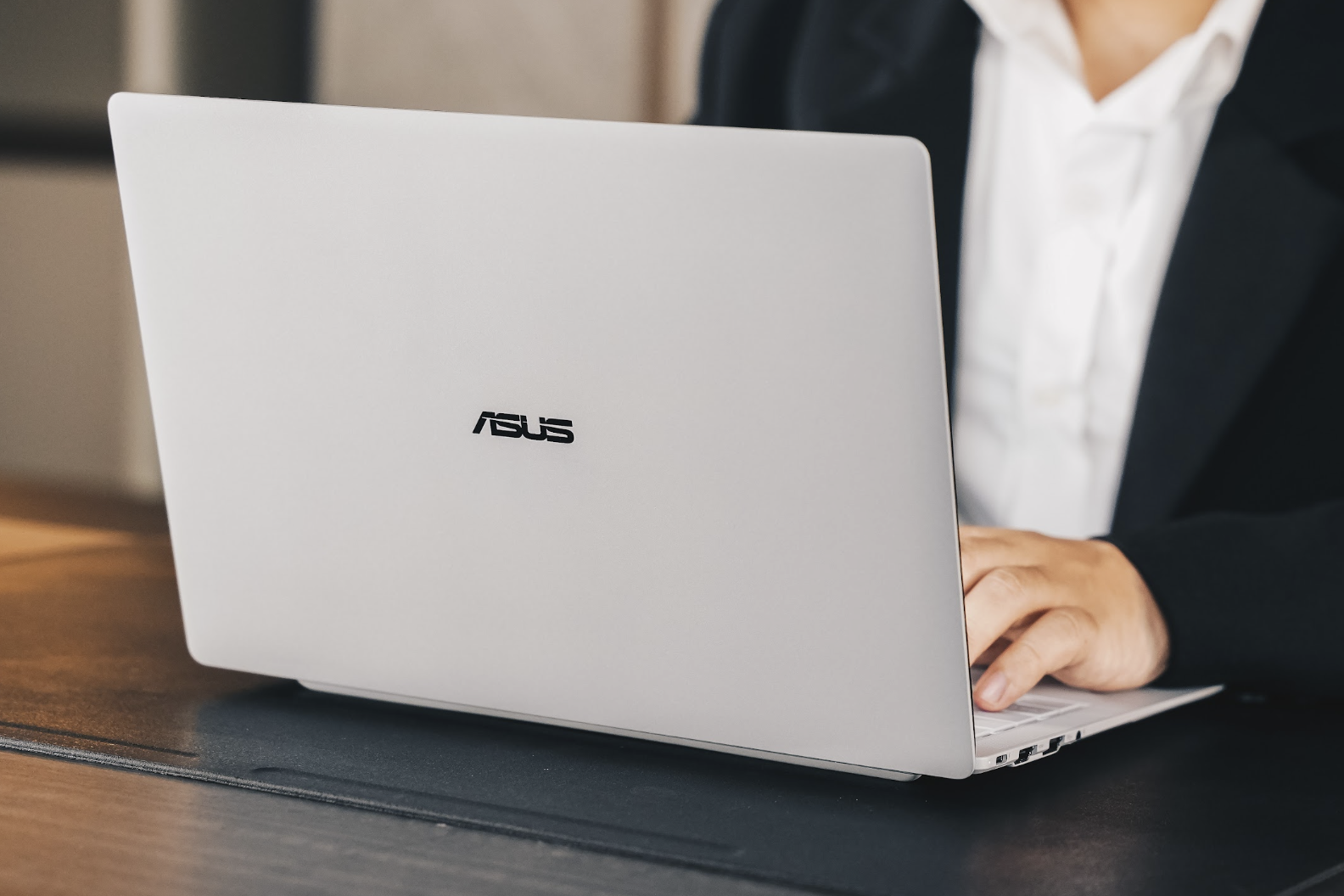 Chi 100 triệu đồng cho một chiếc laptop: Các CEO công nghệ đang tìm kiếm giá trị gì? - 1