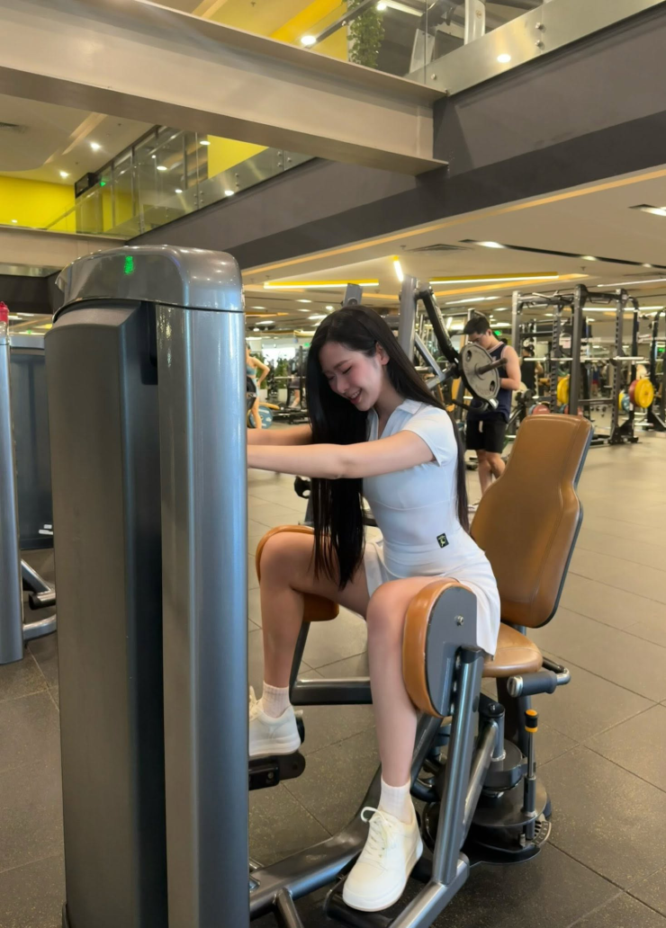Người đẹp dân tộc Tày đam mê thể thao & tập gym, "hết mình" với tuyển Đức tại World Cup - 2