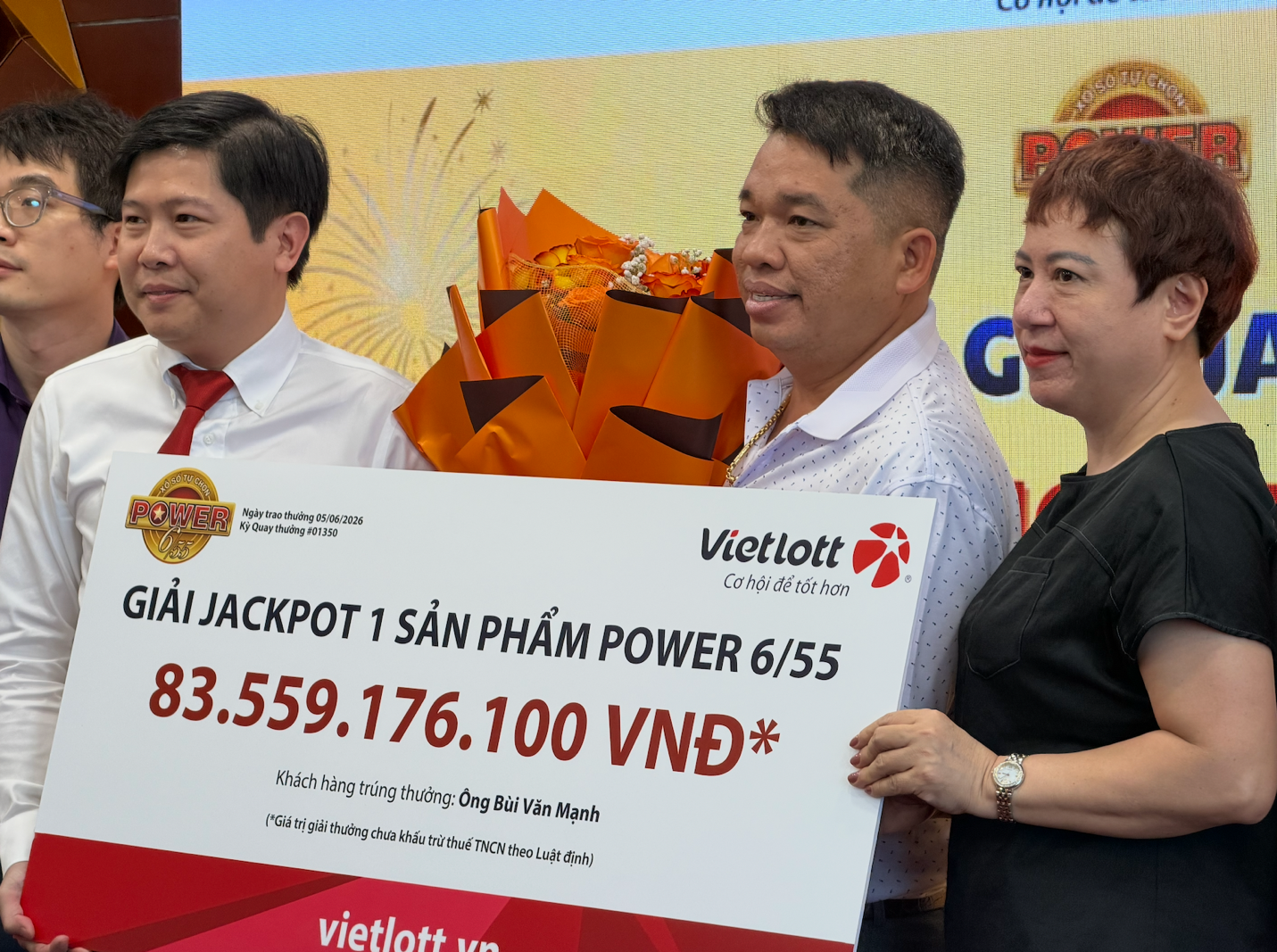Những tỉ phú Vietlott chọn lộ mặt - 3