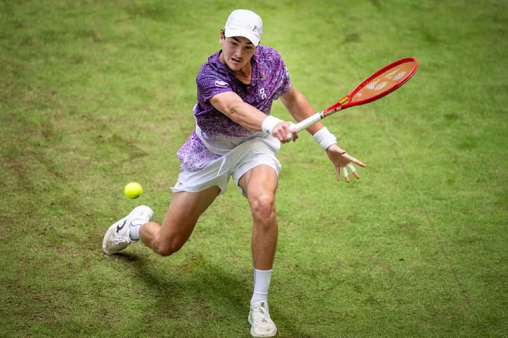 Tennis đỉnh cao sân cỏ: Sinner tái xuất đấu Norrie, Fonseca đối đầu "hiện tượng" - 3