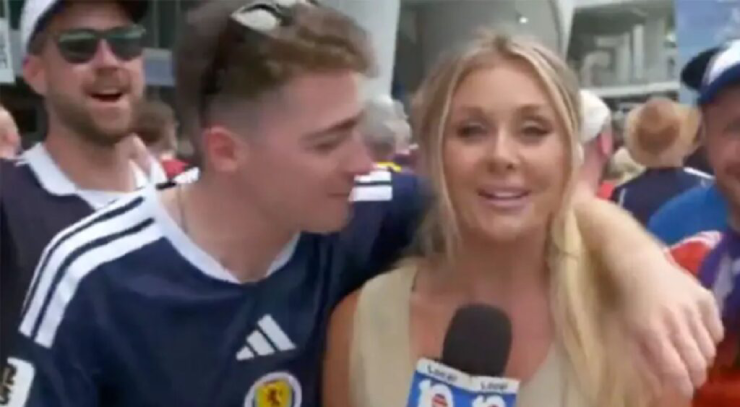 World Cup rực lửa khán đài: Mỹ nhân mặc bikini đẹp như AI, hot girl vượt rào ôm Messi - 3