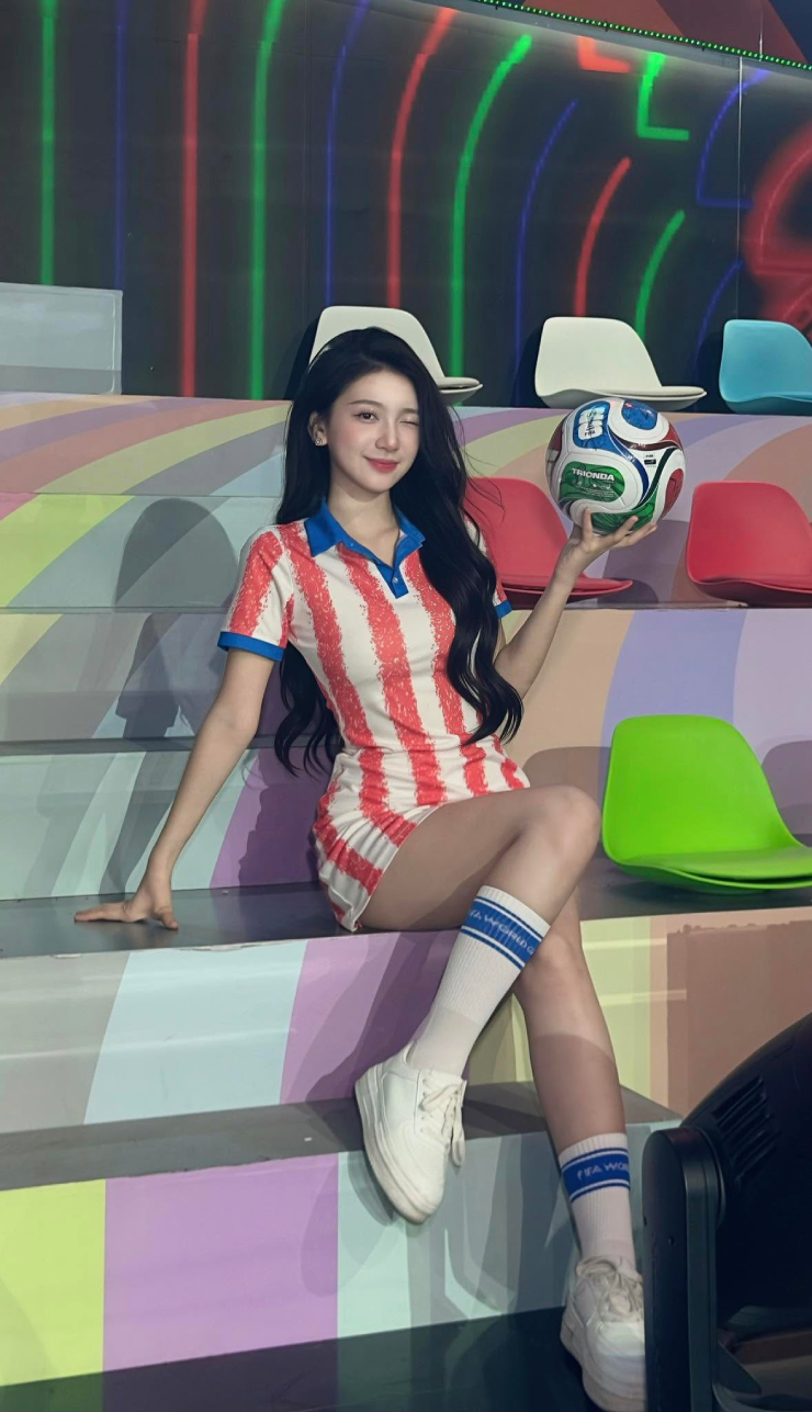 Nàng thơ xứ Mường "đẹp như Tây", vóc dáng săn chắc nhờ gym ở Nóng cùng World Cup - 1