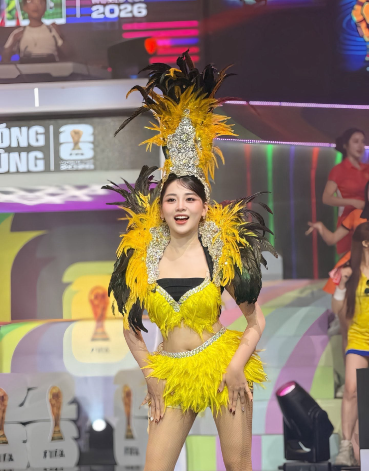 Nữ DJ xinh như hoa, khoe vũ điệu hoang dã cổ vũ Ghana lập chiến công ở World Cup - 3