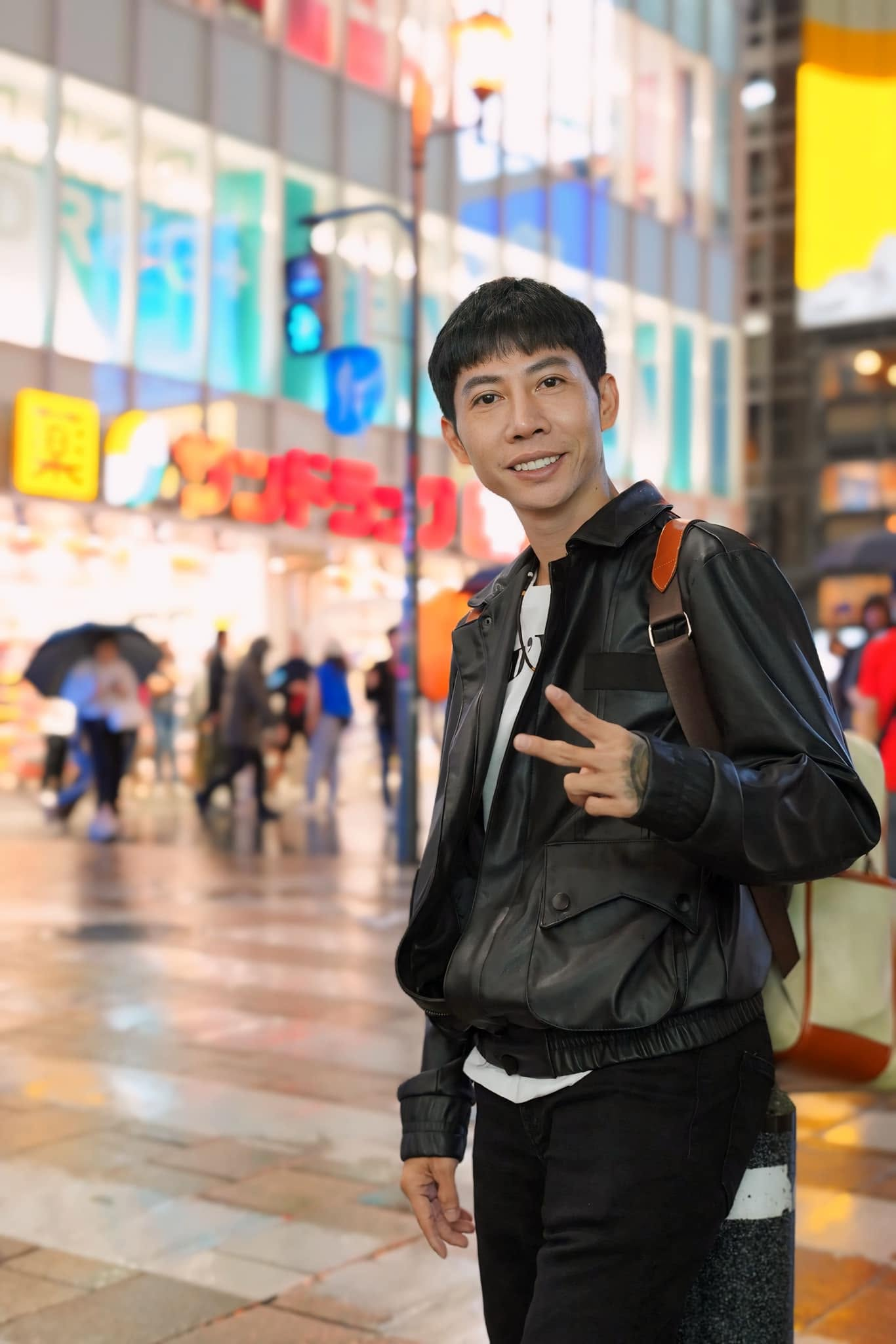 Đạo diễn Anh Gàkon: Từ chàng trai đam mê nghệ thuật đến người truyền động lực qua ống kính - 3
