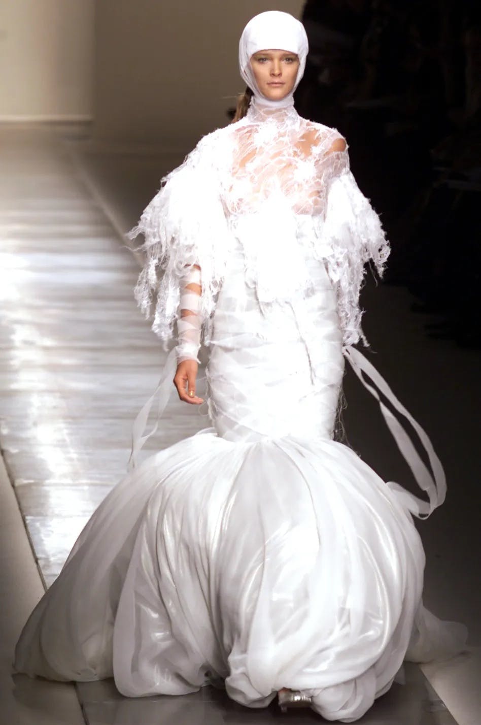 Finale Bride, chiếc váy cưới hoàn hảo của mọi show diễn - 10