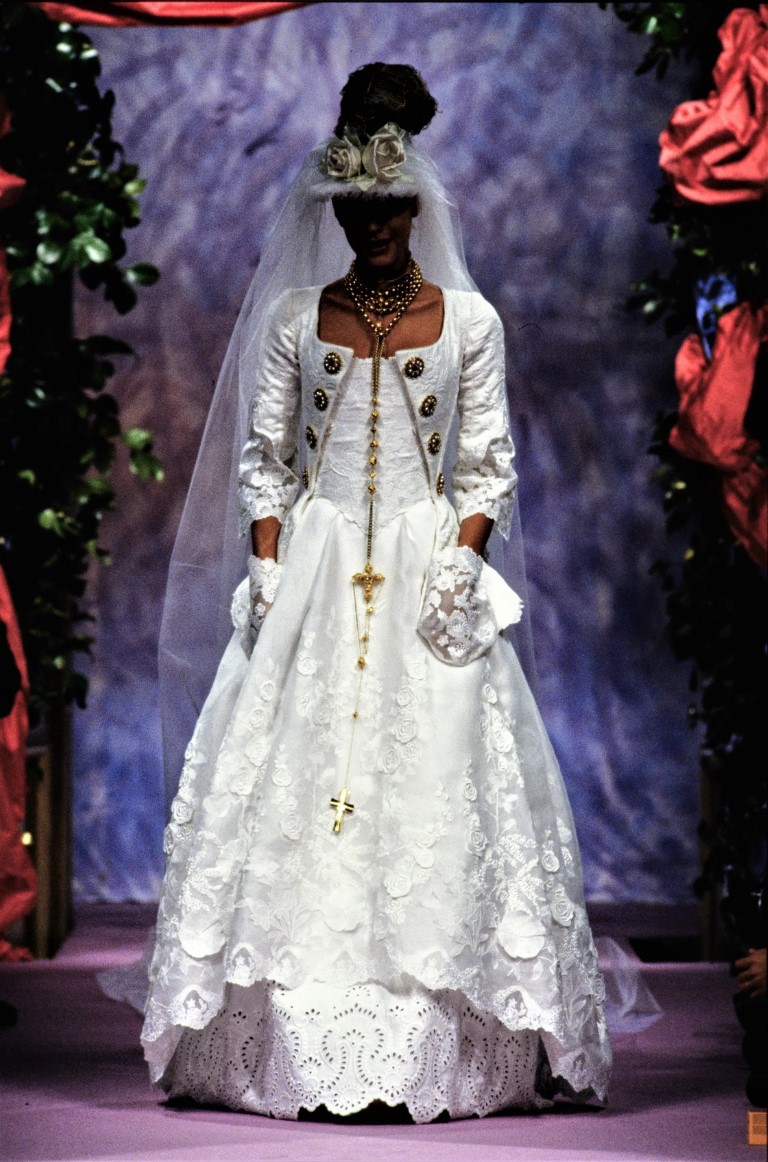 Finale Bride, chiếc váy cưới hoàn hảo của mọi show diễn - 4