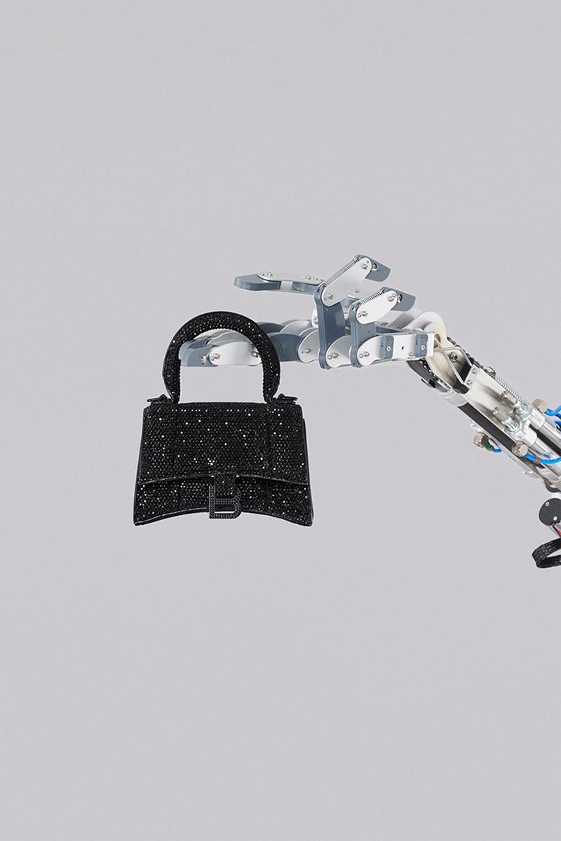 Balenciaga sử dụng người mẫu robot trong bộ sưu tập đặc biệt - 6