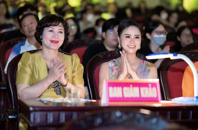 Nữ hoàng Hoa hồng Bùi Thanh Hương cùng NSND Minh Hòa chọn “Người đẹp Hoa Lư” - 1