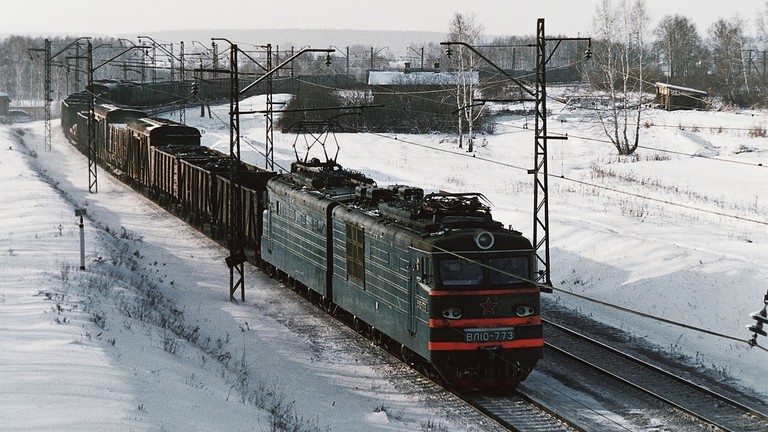EU dỡ lệnh cấm vận chuyển hàng Nga, Kaliningrad vẫn &#34;mệt&#34; - 2
