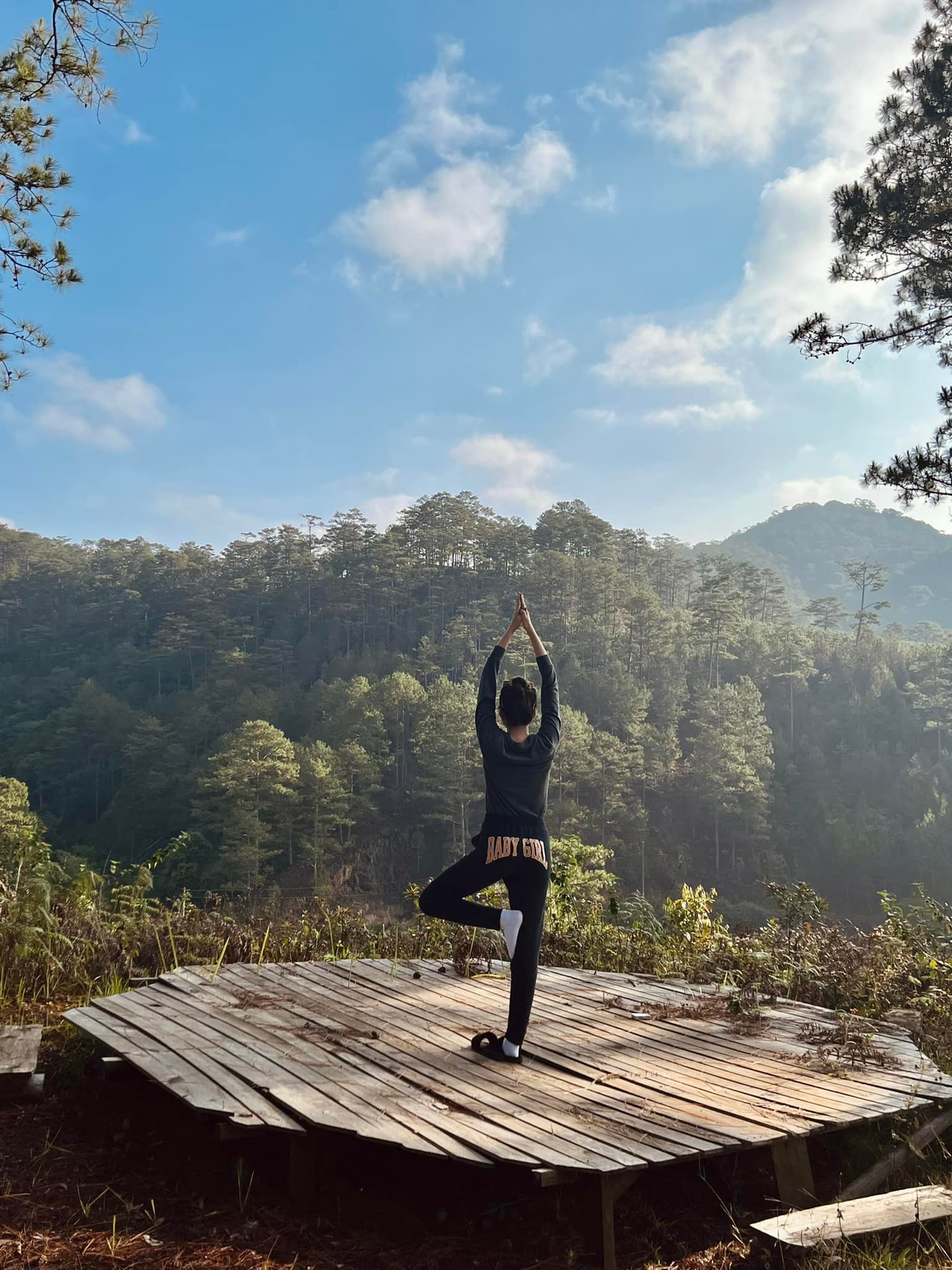 "MC 3000 chữ" đăng ảnh tập yoga khiến dân mạng trầm trồ vì điều này - 7