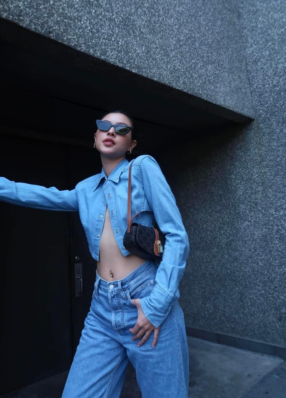 Tú Hảo tự tin chụp hình &#34;no bra&#34; độc lạ, cá tính nhờ bí quyết giữ dáng này - 1